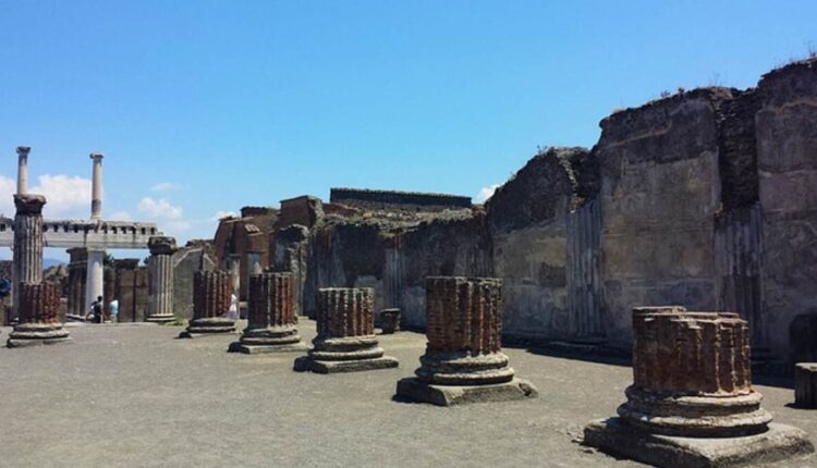 Looking for ways Pompeii Day Trips through Naples